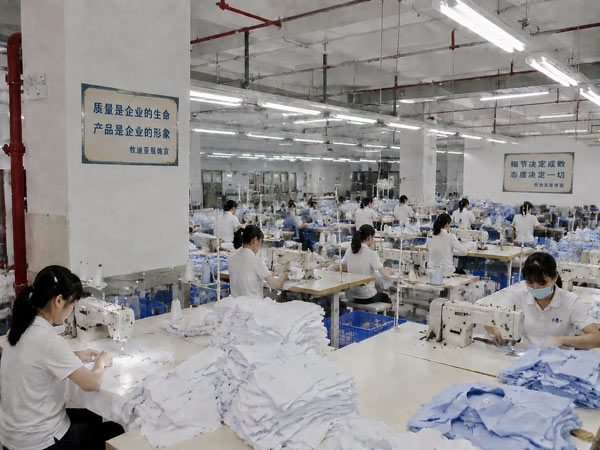 深圳工作服定制廠家怎么找？龍華本地工廠vs外地發(fā)貨的5個(gè)差距